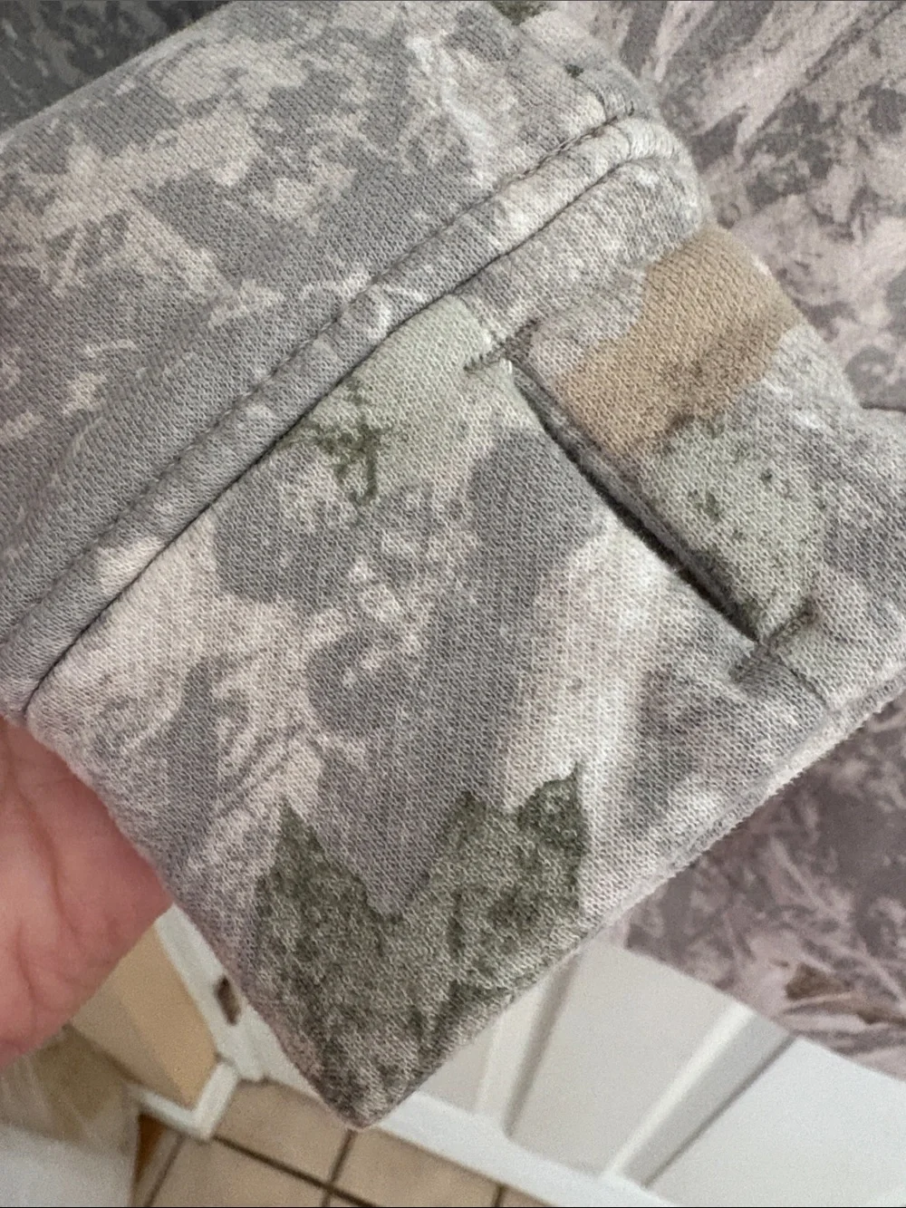 abercrombie kids size 12 Gray camo Sweatshirt hoodie with leaves in brown/green